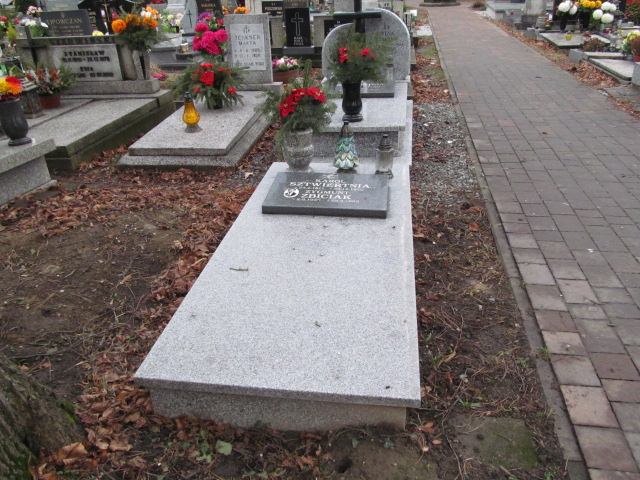 Grób Karol Sztwiertnia